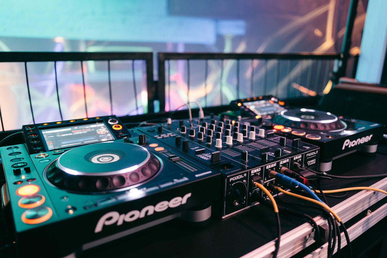 DJ Renatinho animando a pista